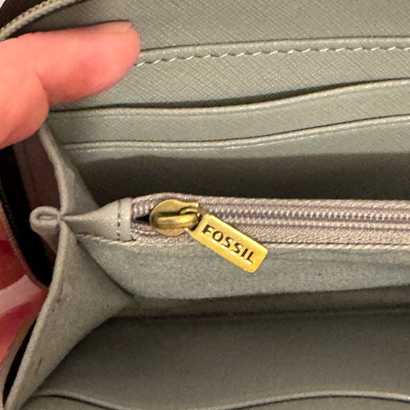 Fossil Leather Zip Around Accordion Wallet Black - Picture 6 of 10